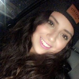 Meet your Posher, Crystal